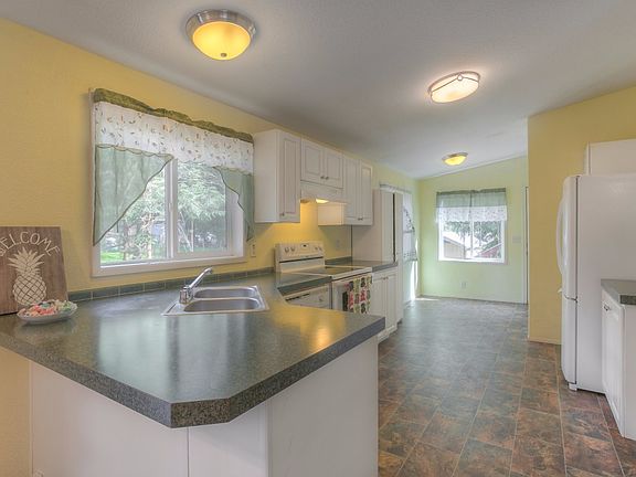 3rd image of 91 E Lynwood Dr
