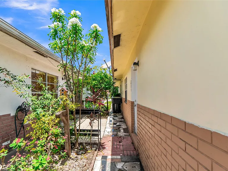5742 Garfield St #2 — Photo 33