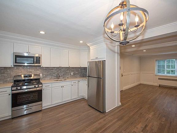 3rd image of 443 W Main St APT 1A