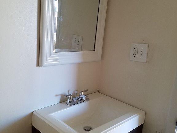 5th image of 1509 Rockdale Dr APT 1