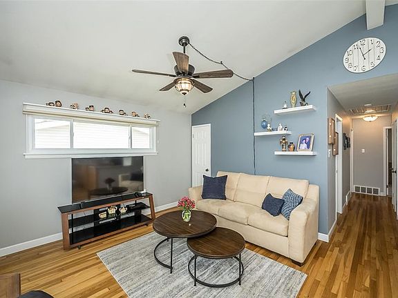 5th image of 616 Acorn Dr