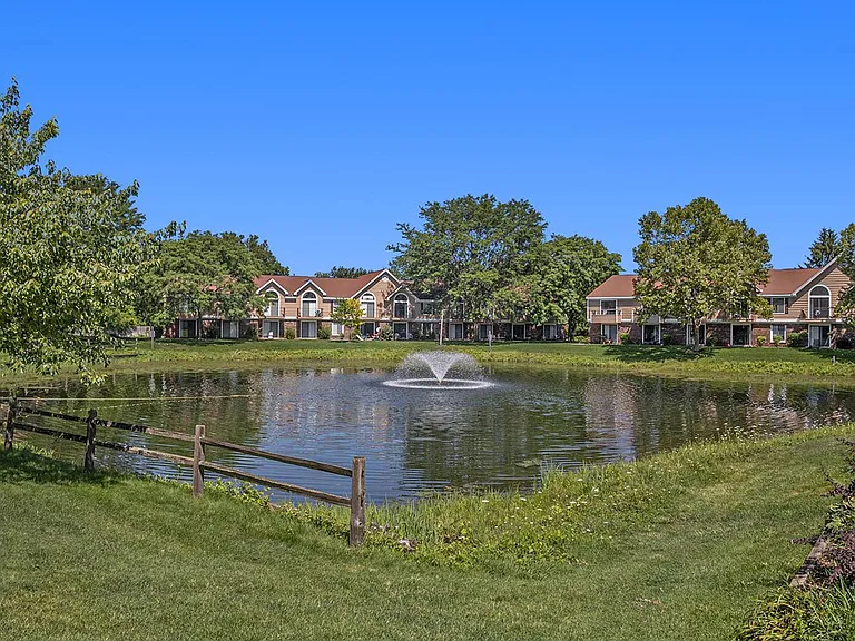 Hampton Lakes Apartments — Photo 43