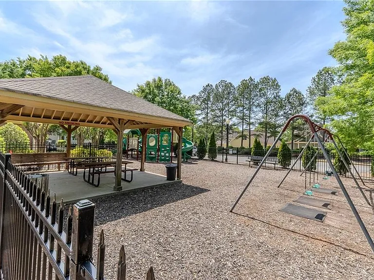 165 Mansfield Dr — Photo 34