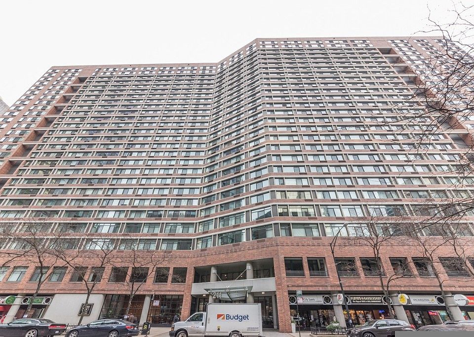 1st image of 211 E Ohio St APT 1415