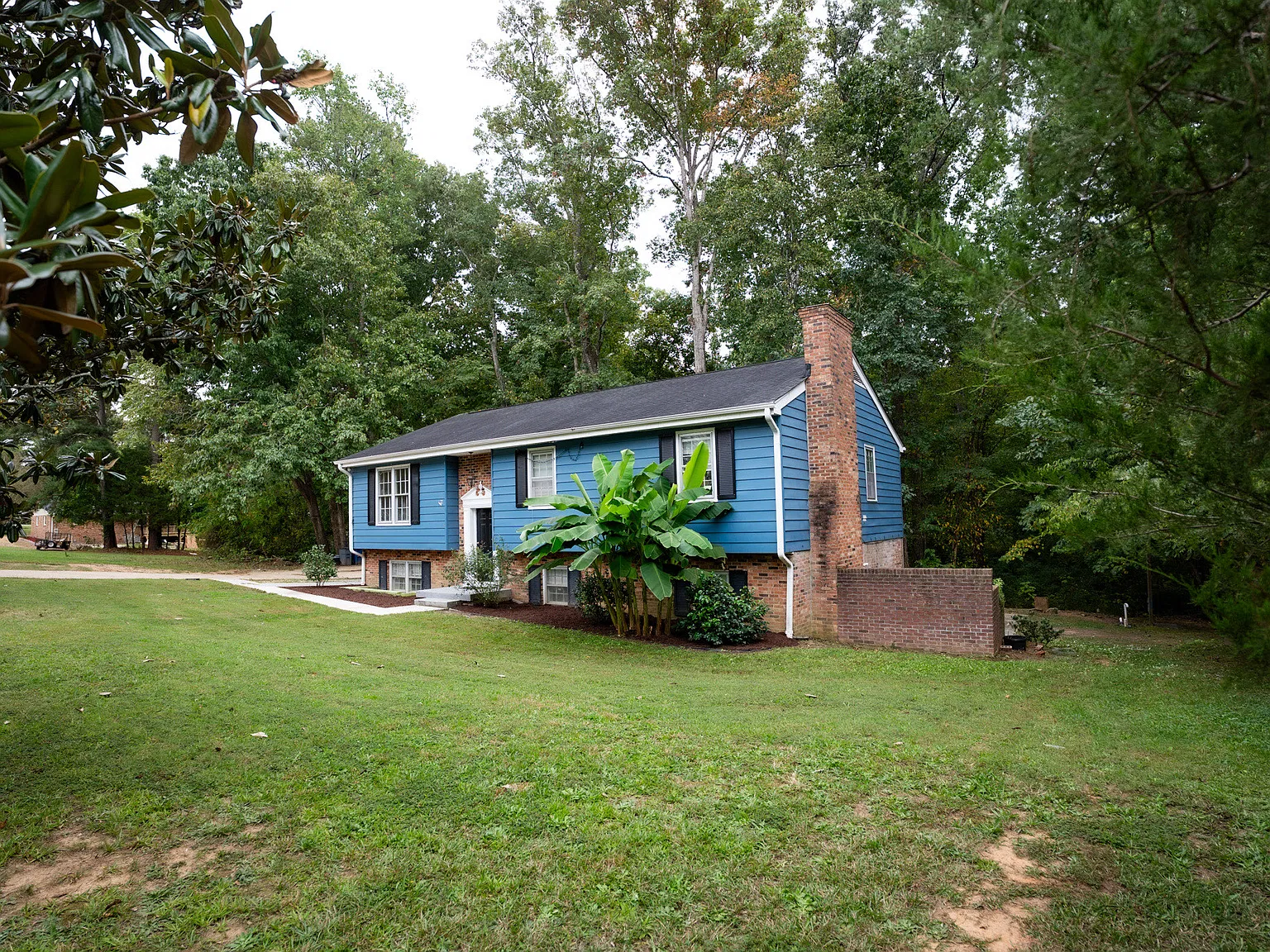 5 bed, 2784 sqft, $2,500 — Photo 2