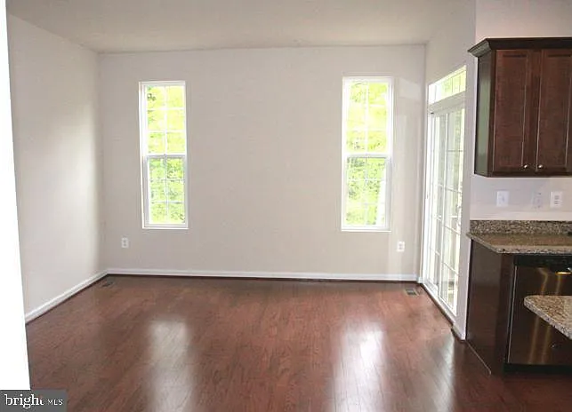 7568 Stonehouse Run Dr — Photo 6