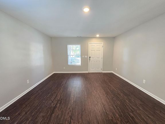 3rd image of 607 Pebblestone Dr