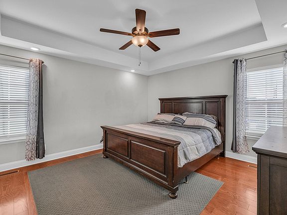 5th image of 4432 Oakwood Dr