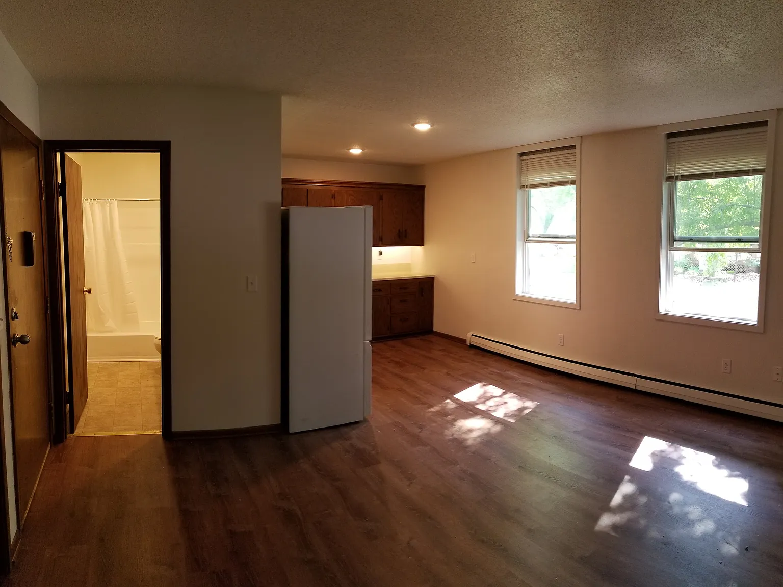 1 bed, 400 sqft, $860 — Photo 2