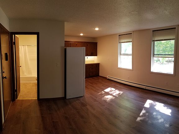 2nd image of 304 4th St NE #5