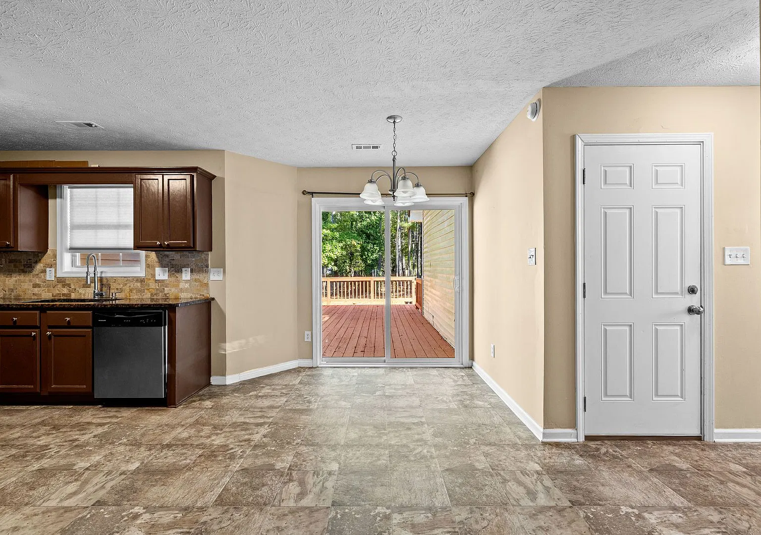3 Bedroom Ranch in Fayetteville with Large Deck & Fenced Backyard — Photo 4