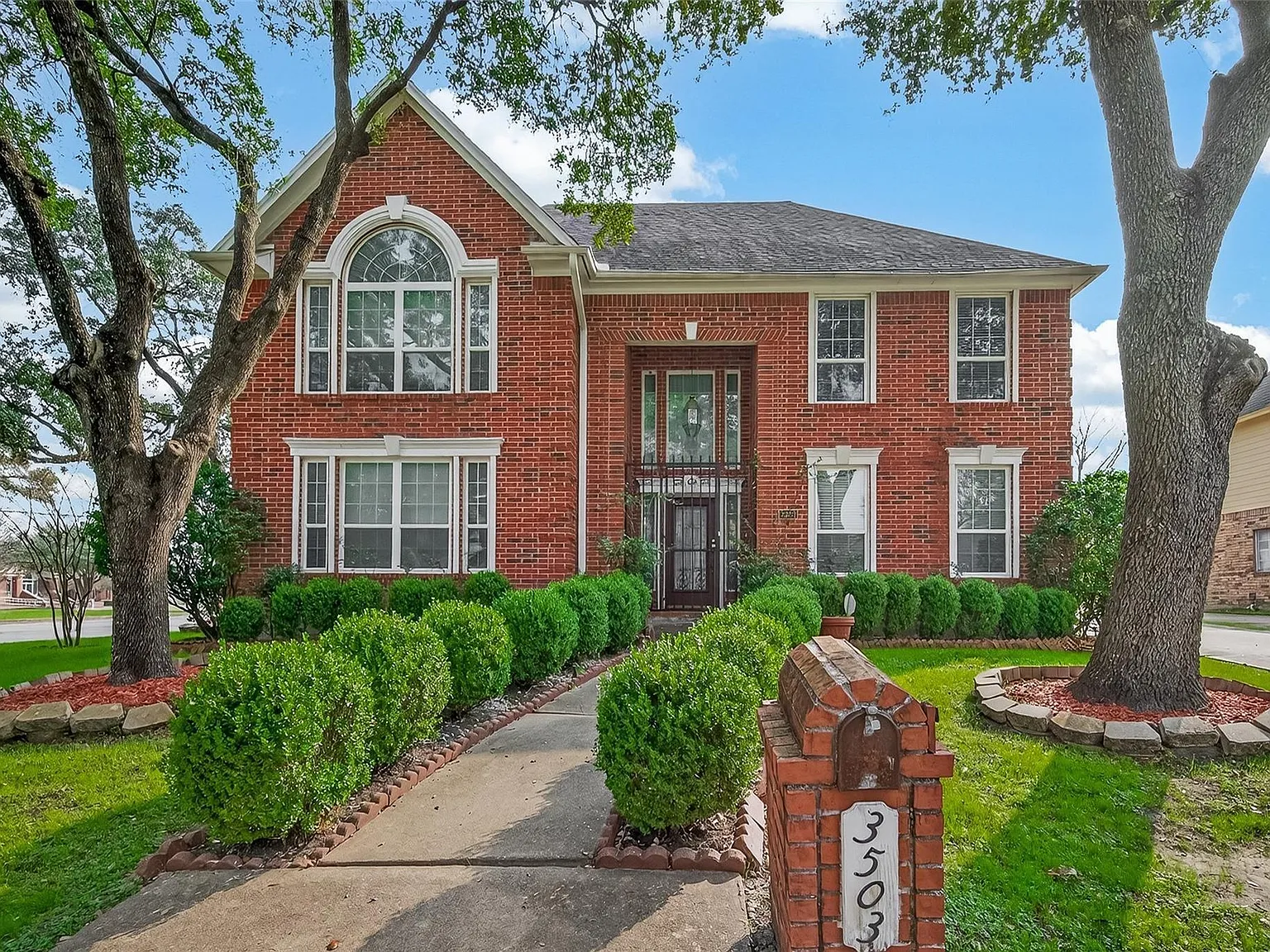 4 bed, 2.5 bath, 2789 sqft, $2,500 — Photo 3