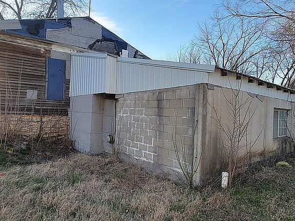 5th image of 203 N 2nd St
