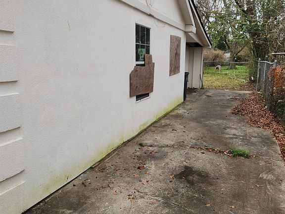 2nd image of 5772 Saint Gerard Ave