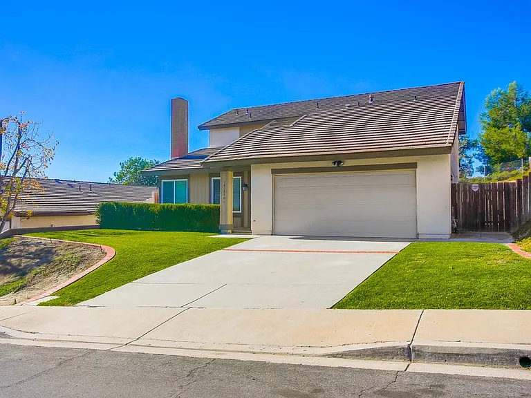 14140 Barrymore St — Photo 6
