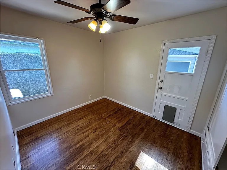 210 S Bush St — Photo 32