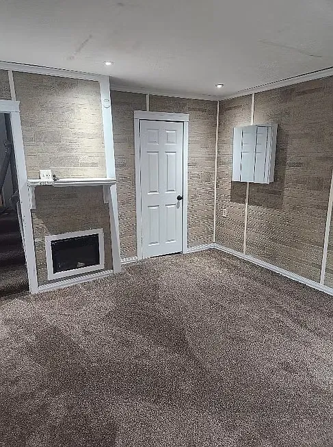 5 bed, 704 sqft, $1,999 — Photo 1