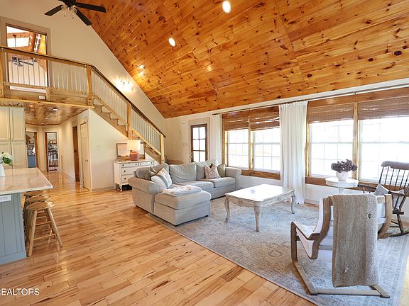 5th image of 2829 Spruce Hill Rd