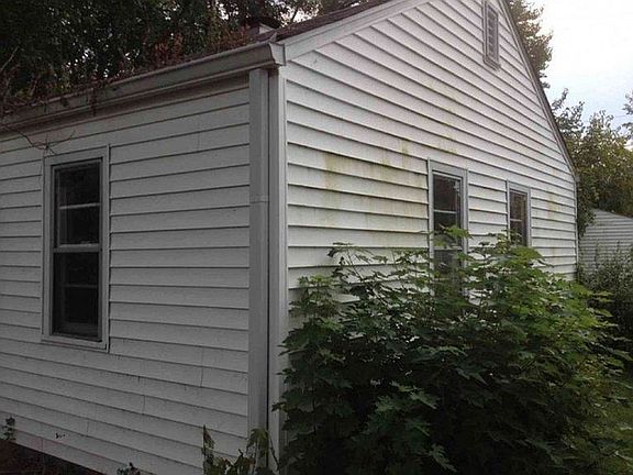 3rd image of 2044 N Euclid Ave