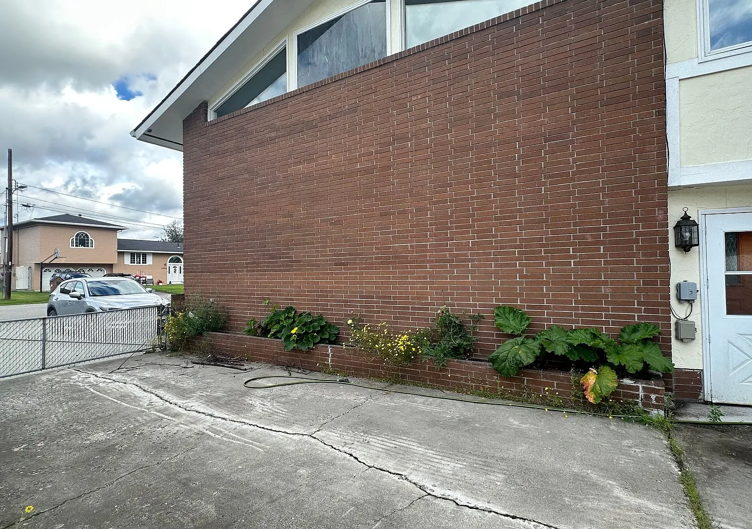 2Bed/1Ba/1Car Amazing Apartment on Riverview Dr., All Util. Includ., sorry no pets. — Photo 2