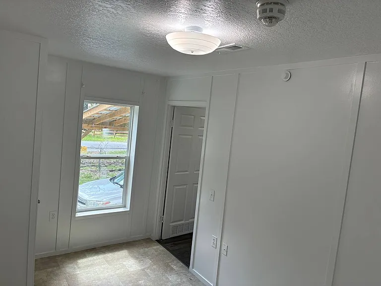 1416 Robin St — Photo 34