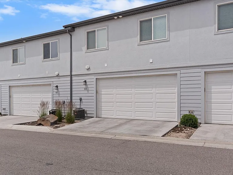 423 E Penny Ln — Photo 15