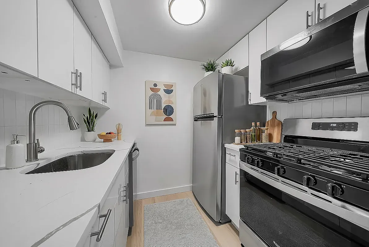 330 West 56th Street — Photo 2