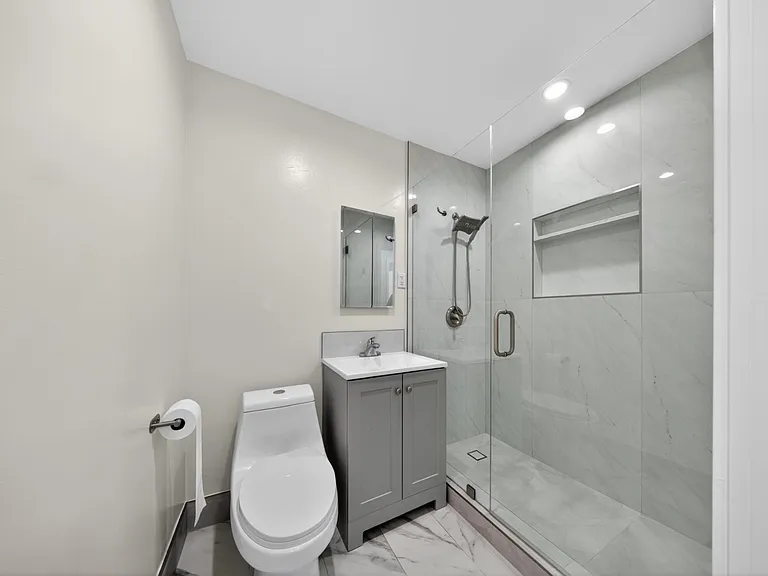 11840 Arminta St — Photo 24
