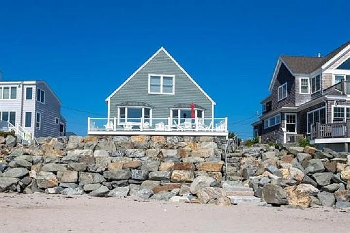 4 bed, 2.0 bath, 2612 sqft, $4,600 — Photo 3