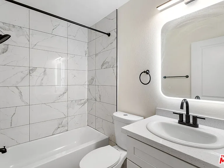 535 W 4th St #110 — Photo 69