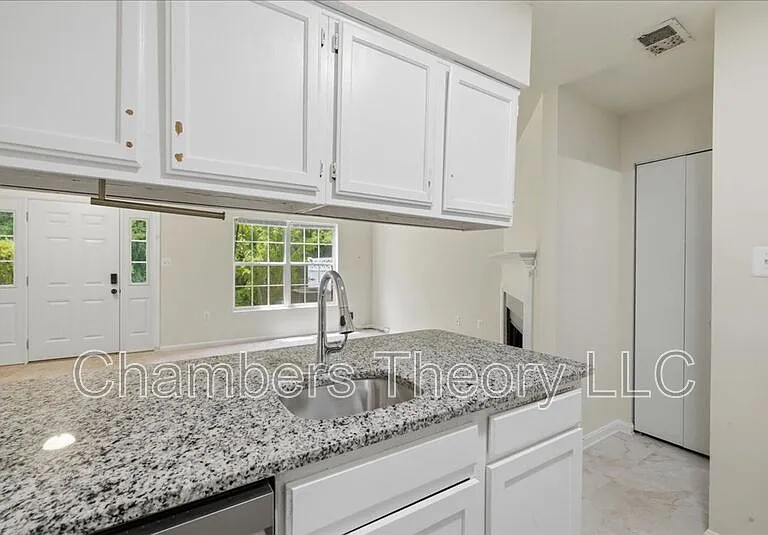 12181 Old Salem Ct — Photo 11