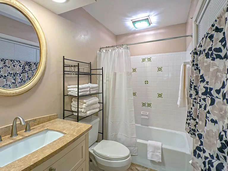 4900 N Holborn Dr — Photo 20