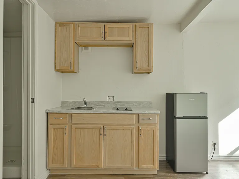 225 NW 24th St #F — Photo 7