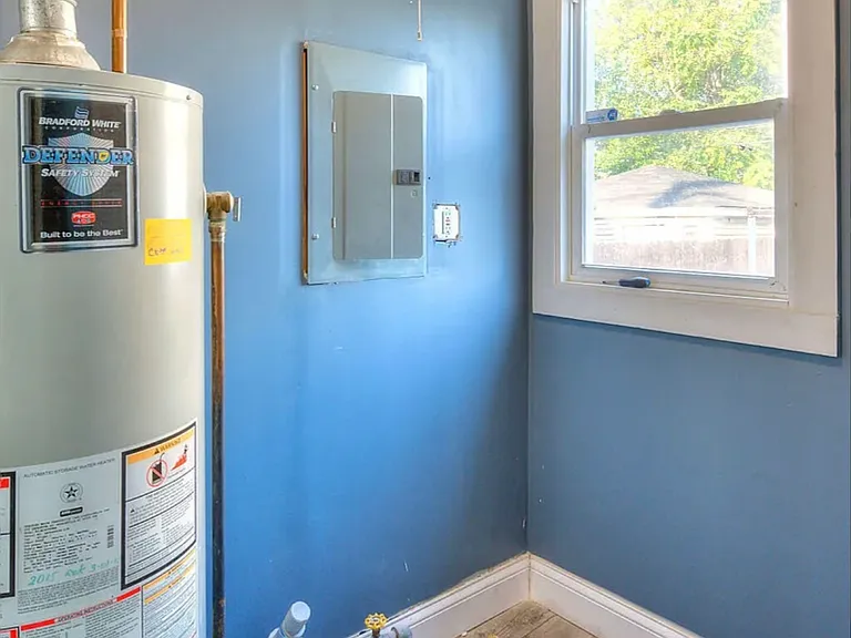 5661 Sohl Ave — Photo 20