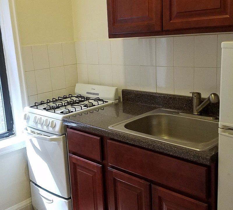 1st image of 3057 29th St APT 1E
