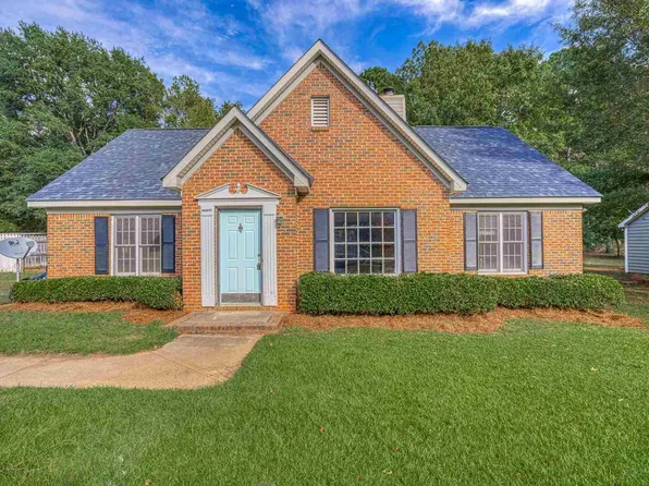 806 N Royal Tower Dr, Irmo, SC 29063