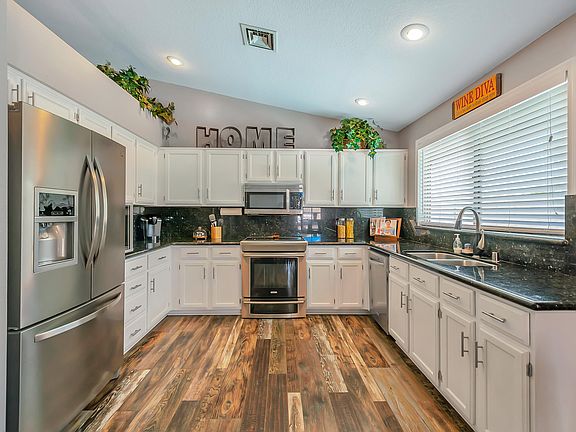 5th image of 1409 E Brentrup Dr