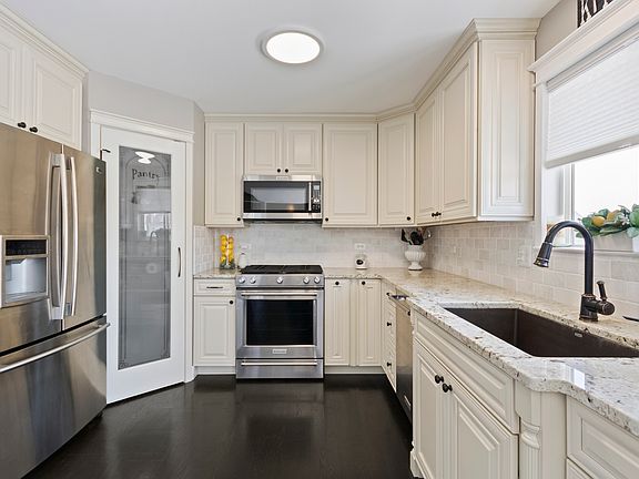 5th image of 1467 Woodland Dr