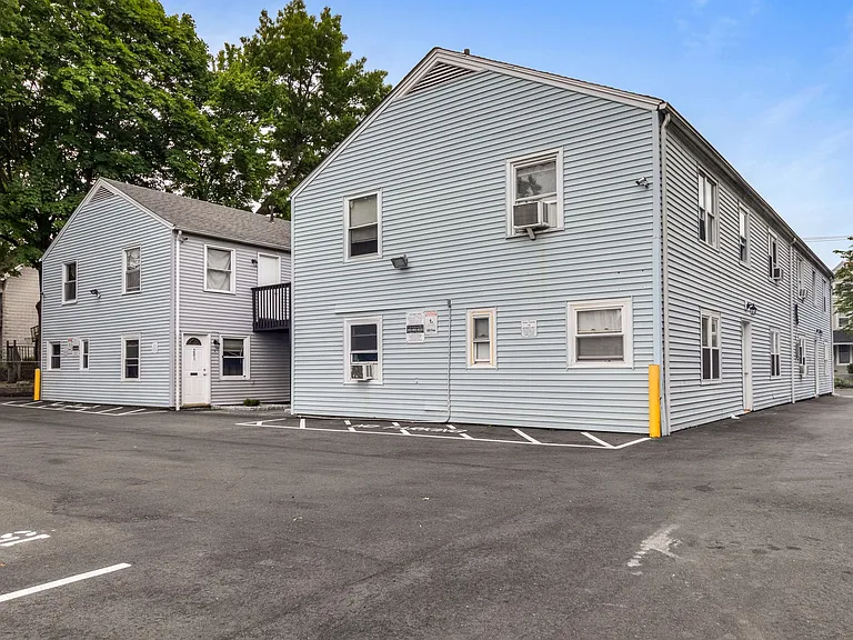 Colorado Ave Apartments — Photo 10