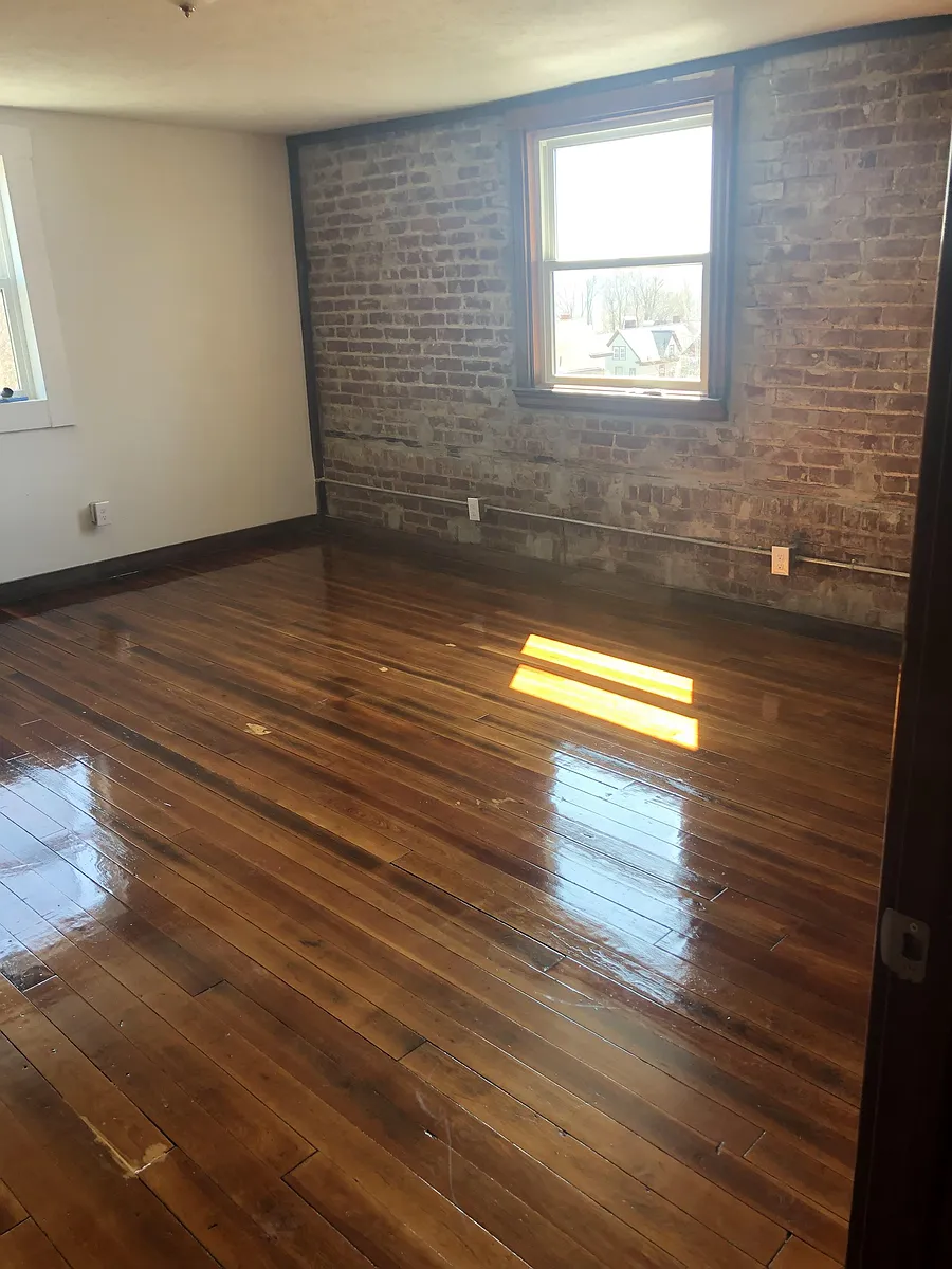 Bedroom # 1 - 2415 Maplewood Ave #13