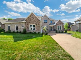 1044 Luxborough Dr, Hendersonville, TN 37075