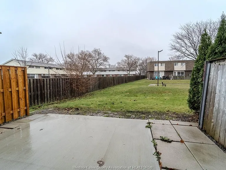 5414 Lassaline Ave — Photo 19