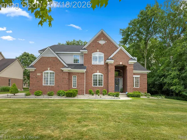 27363 Oxford Dr, Southfield, MI 48033