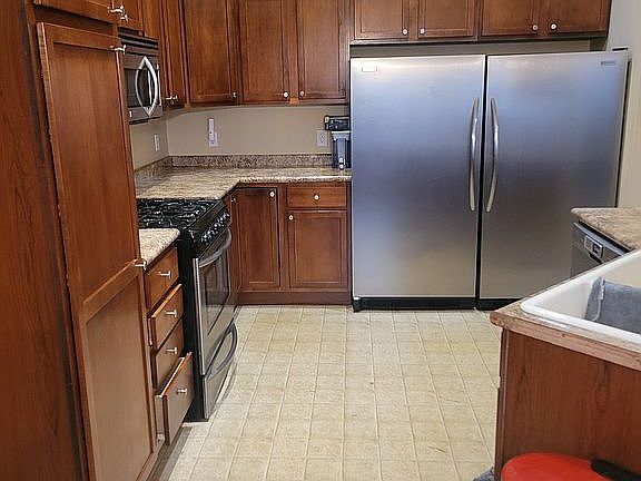 3rd image of 2018 Kyverdale Dr