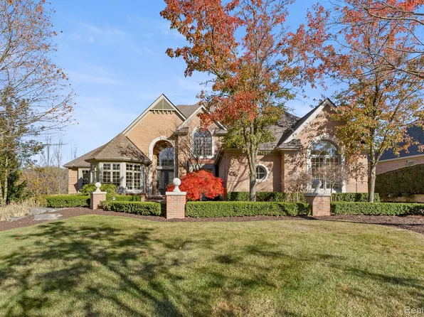 17807 Stonebrook Dr, Northville, MI 48168