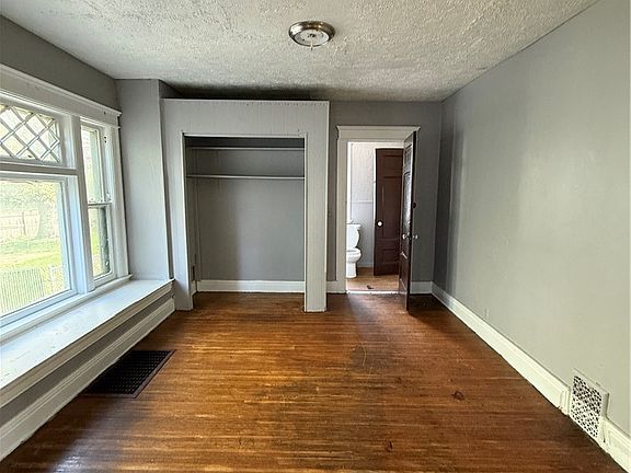 5th image of 289 Emerson St