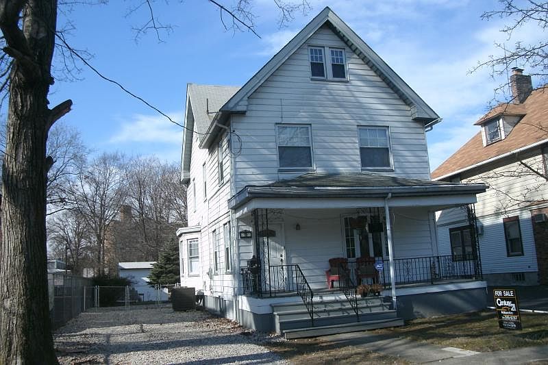 2nd image of 752-754 Hazard Pl