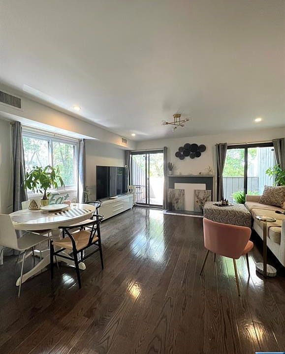 1st image of 2183 Ellery Ave