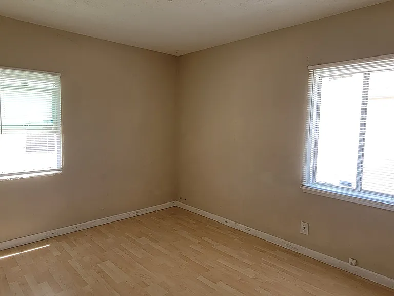 1201 S Electric Ave — Photo 5