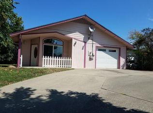 1521 Sun Glo Dr, Grants Pass, OR 97527